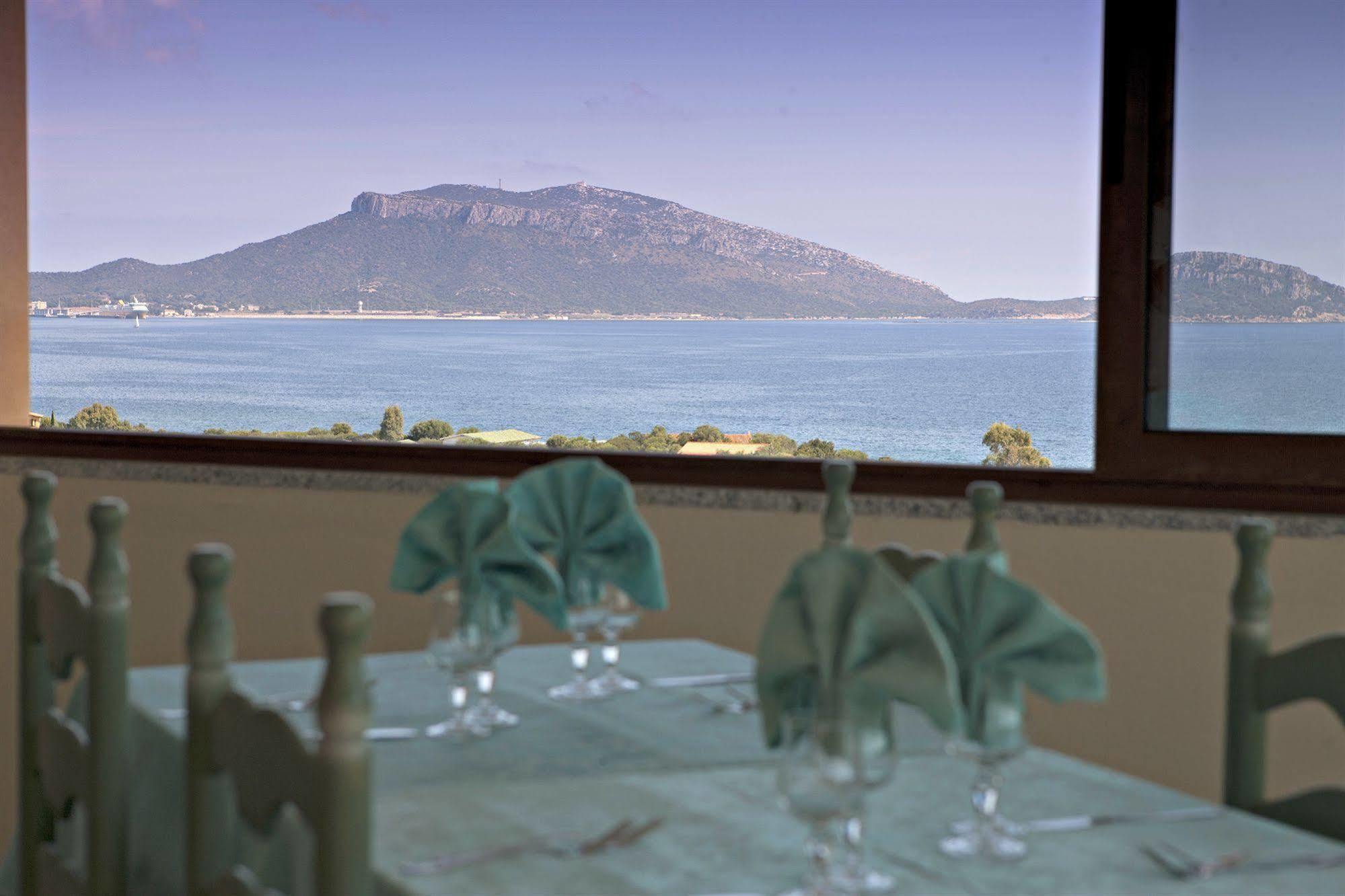 Club Hotel Baia Aranzos Golfo Aranci Buitenkant foto