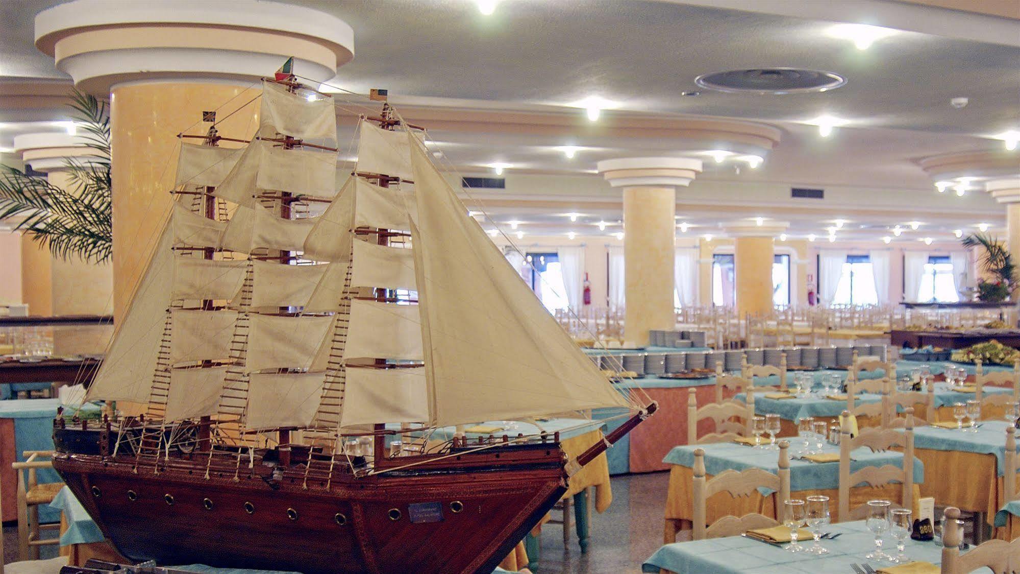 Club Hotel Baia Aranzos Golfo Aranci Buitenkant foto