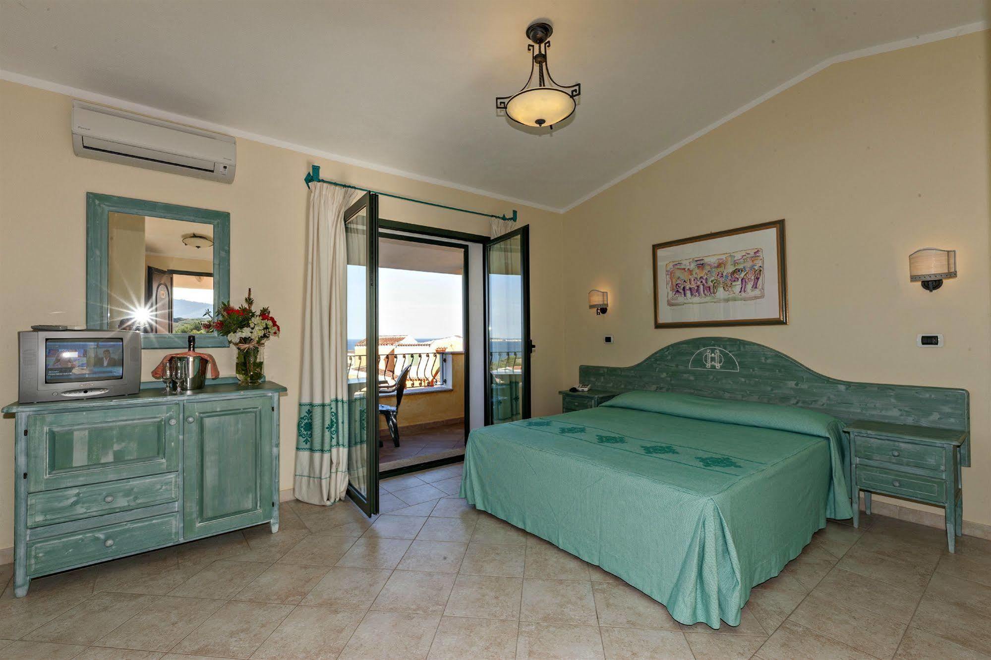 Club Hotel Baia Aranzos Golfo Aranci Buitenkant foto