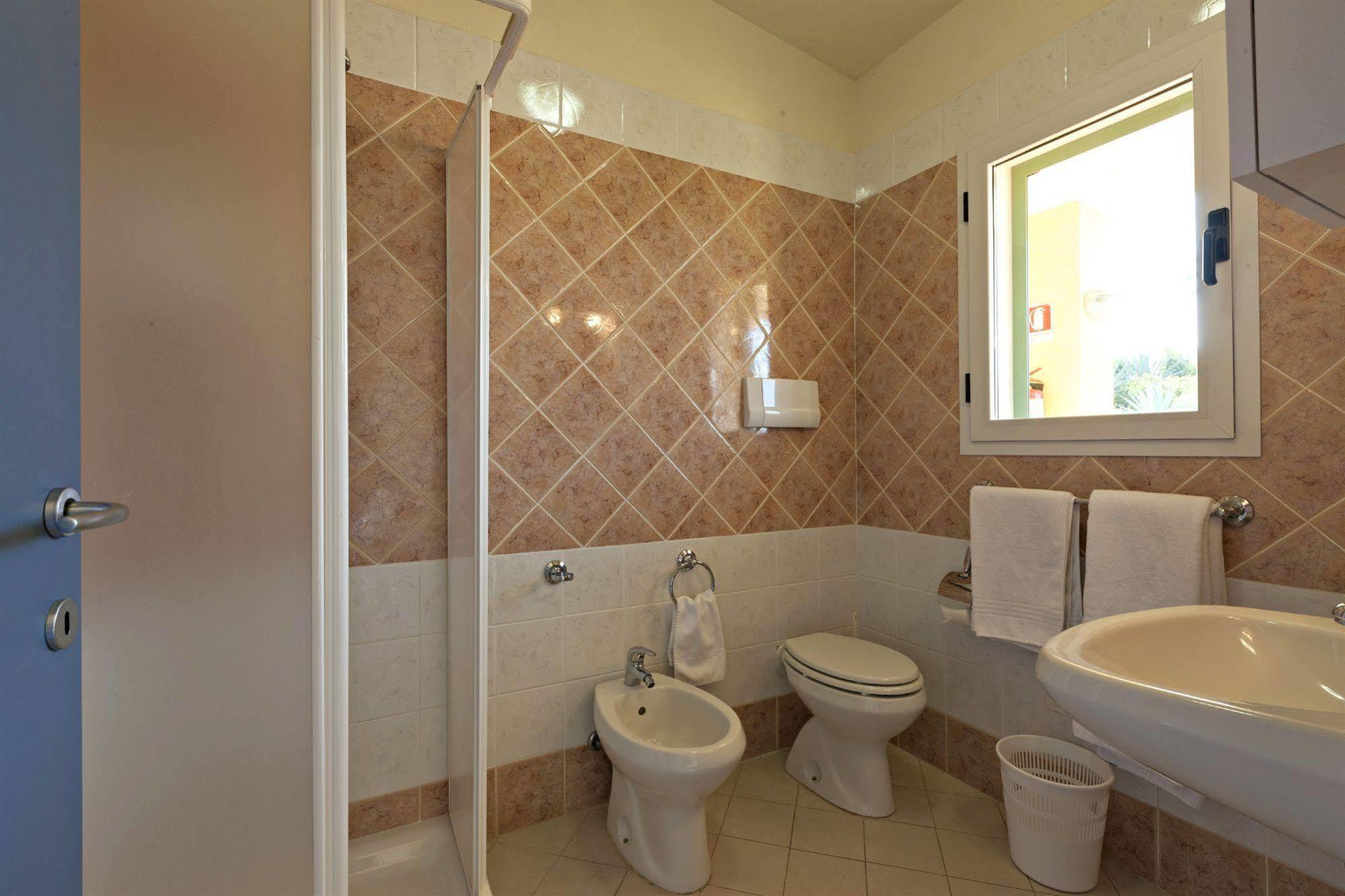 Club Hotel Baia Aranzos Golfo Aranci Buitenkant foto