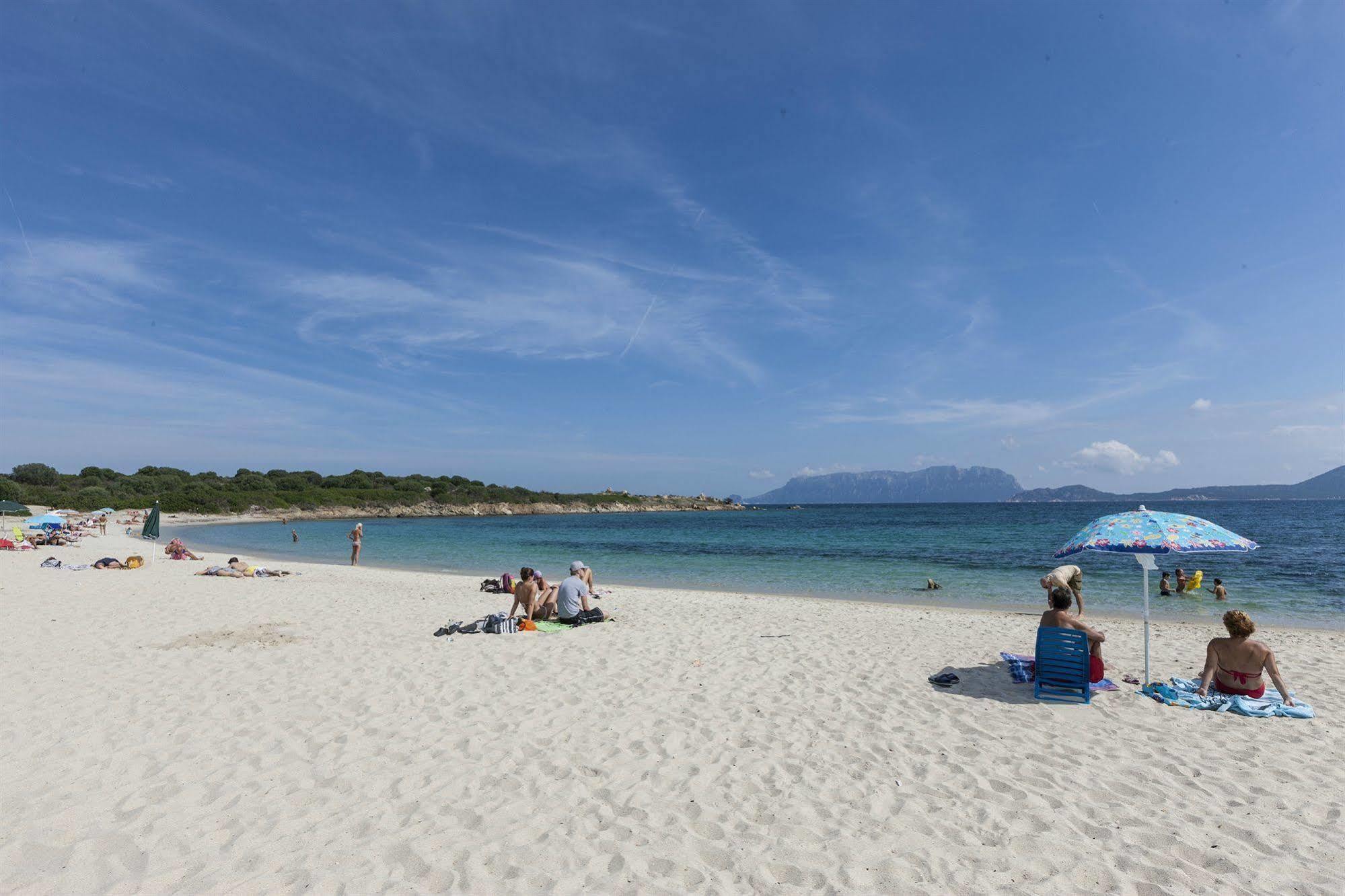 Club Hotel Baia Aranzos Golfo Aranci Buitenkant foto