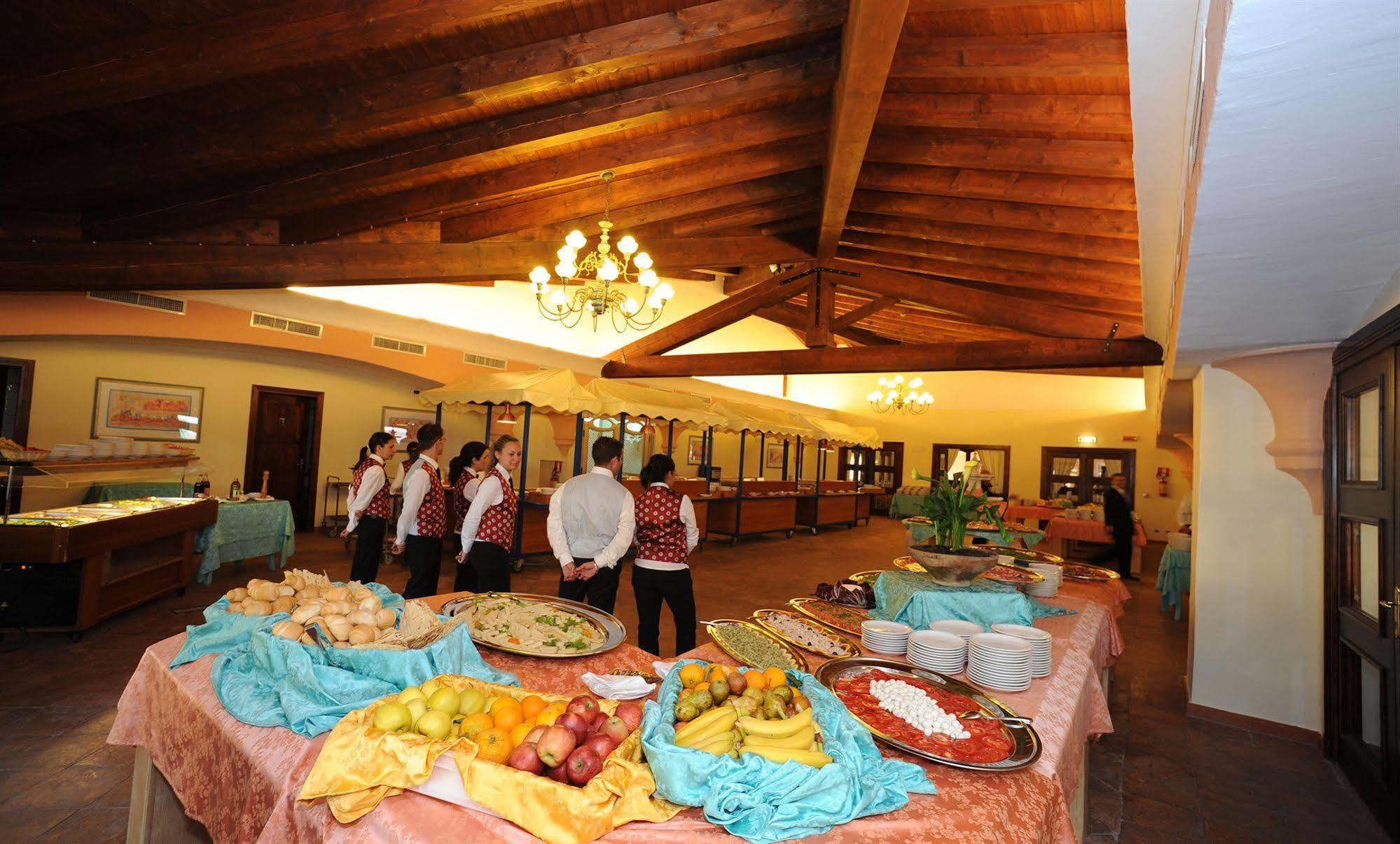Club Hotel Baia Aranzos Golfo Aranci Buitenkant foto